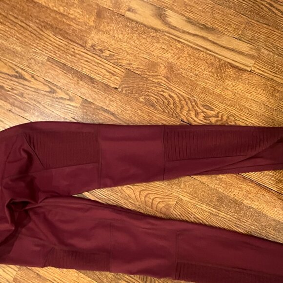 Fabletics High-Waisted Moto Leggings in Rich Burgundy Size Small - Picture 4 of 5